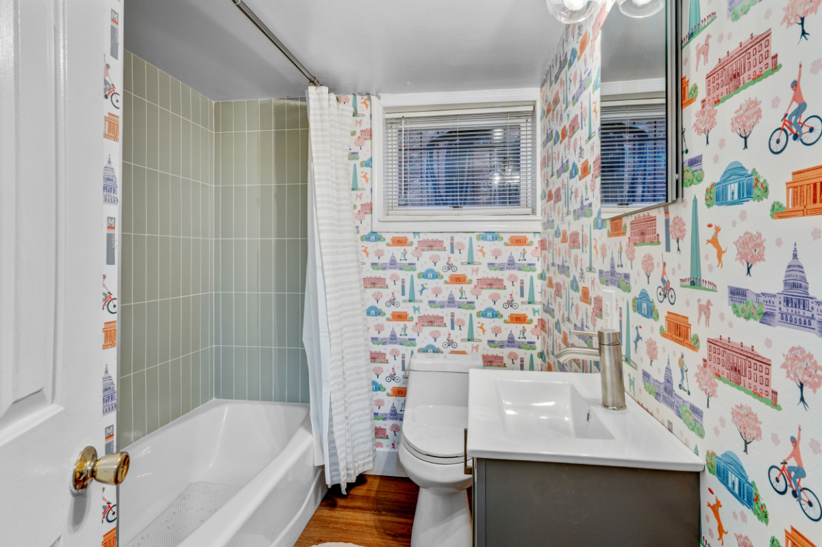Plot on the Hill - Capitol Hill East Furnished 2BR - Photo 6