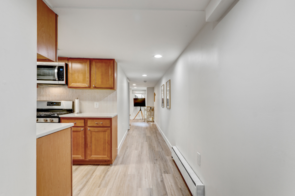 Plot on the Hill - Capitol Hill East Furnished 2BR - Photo 9