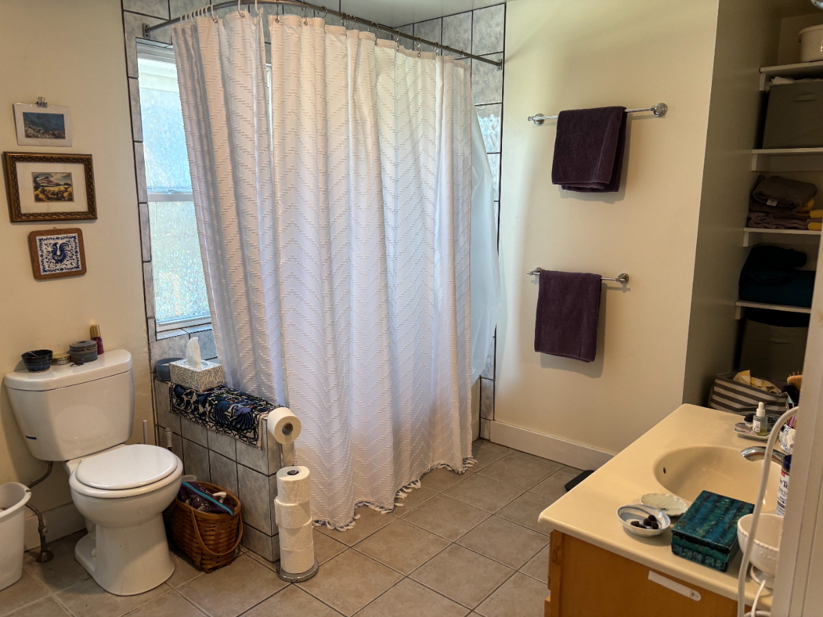 Lovely room in first floor Downtown Apartment - Photo 6