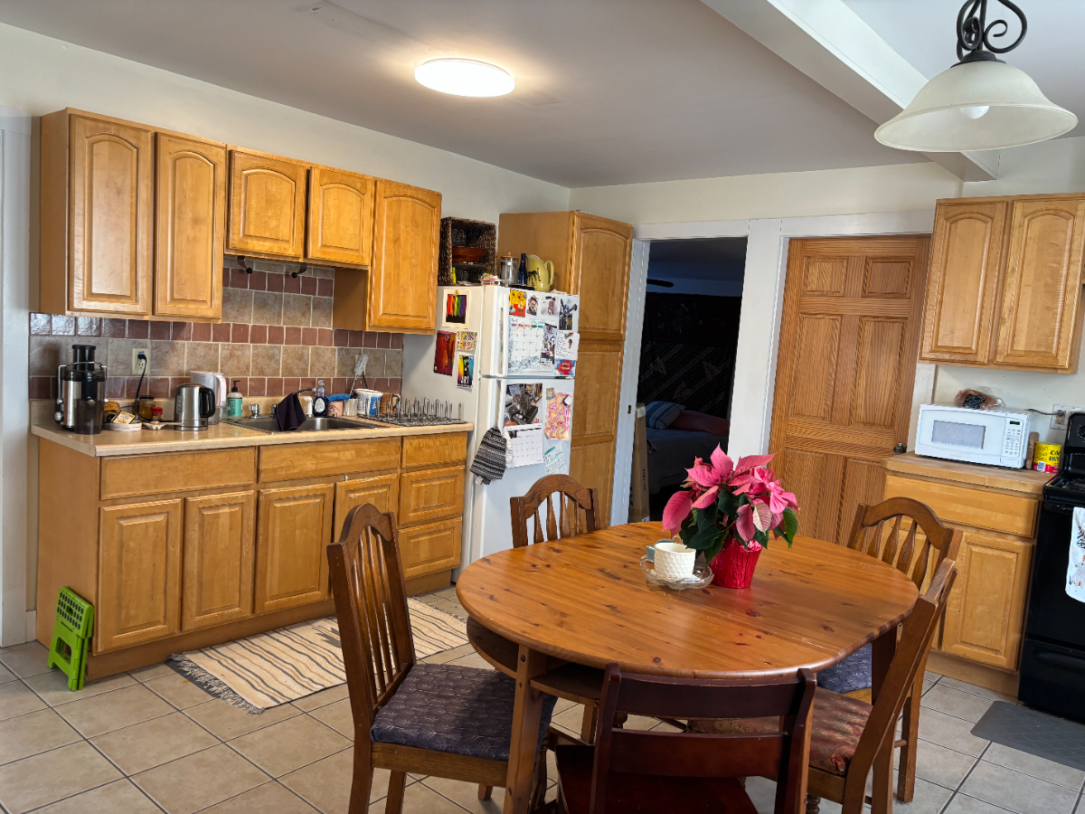 Lovely room in first floor Downtown Apartment - Photo 3