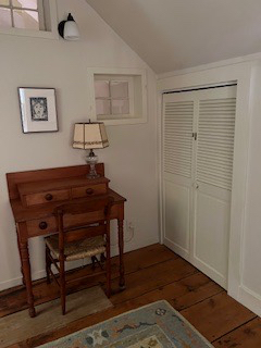 Room for rent in Country Cottage Home - Photo 3