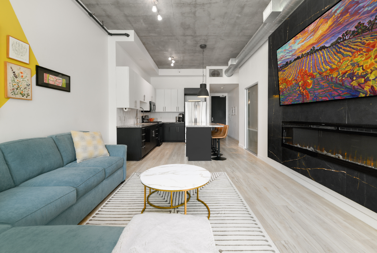 Modern, newly remodeled 2/2 Condo with City Views & Private Balcony - Photo 4