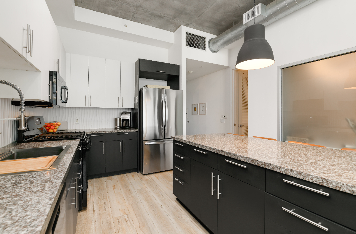 Modern, newly remodeled 2/2 Condo with City Views & Private Balcony - Photo 5