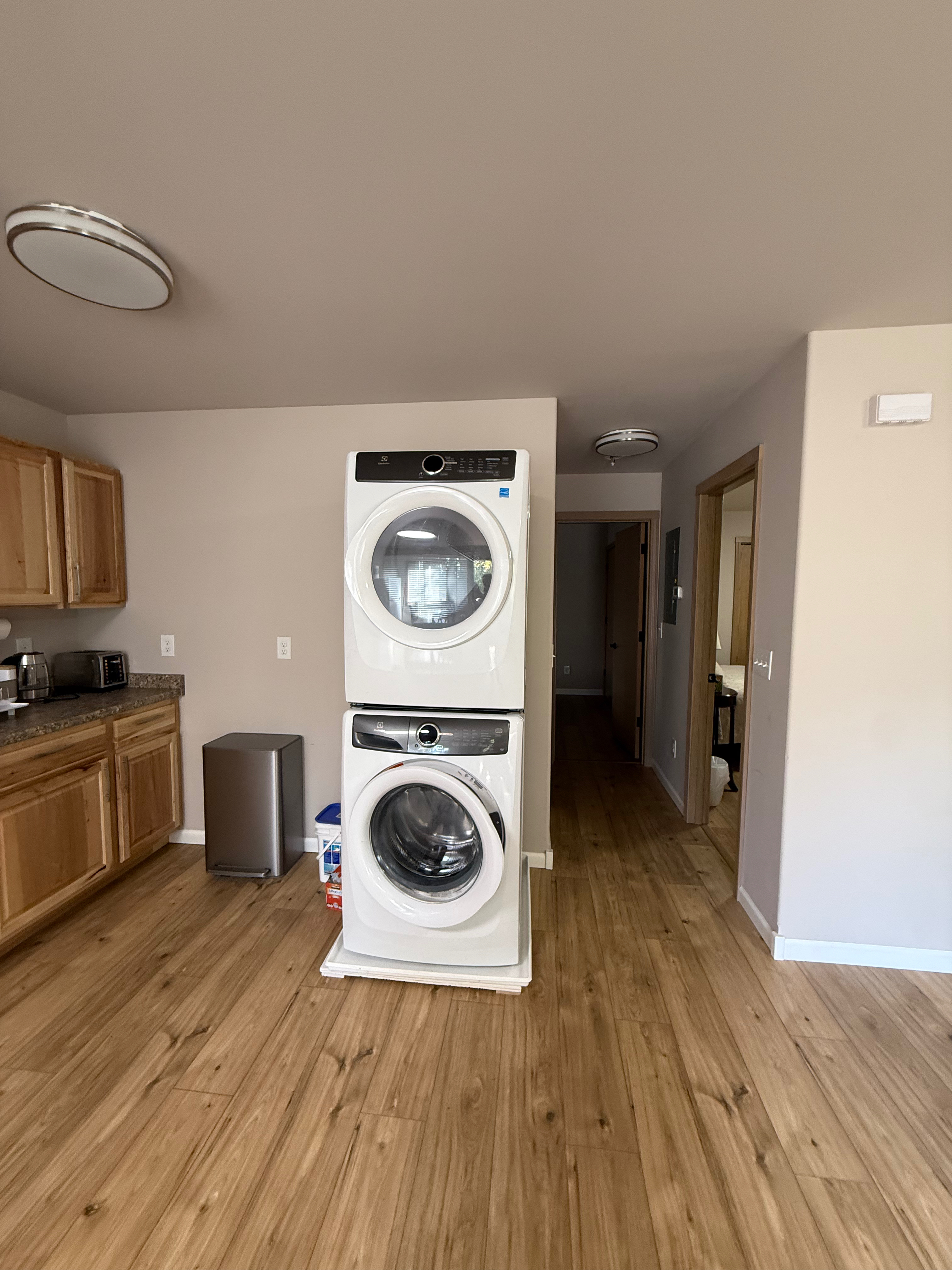 Fully Remodeled 2BR 1BA Home With Brand New Furniture And Prime Location Near Anchorages Major Hospi - Photo 5