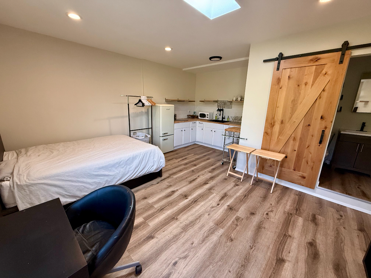 Serene Cottage in View Park - Photo 3