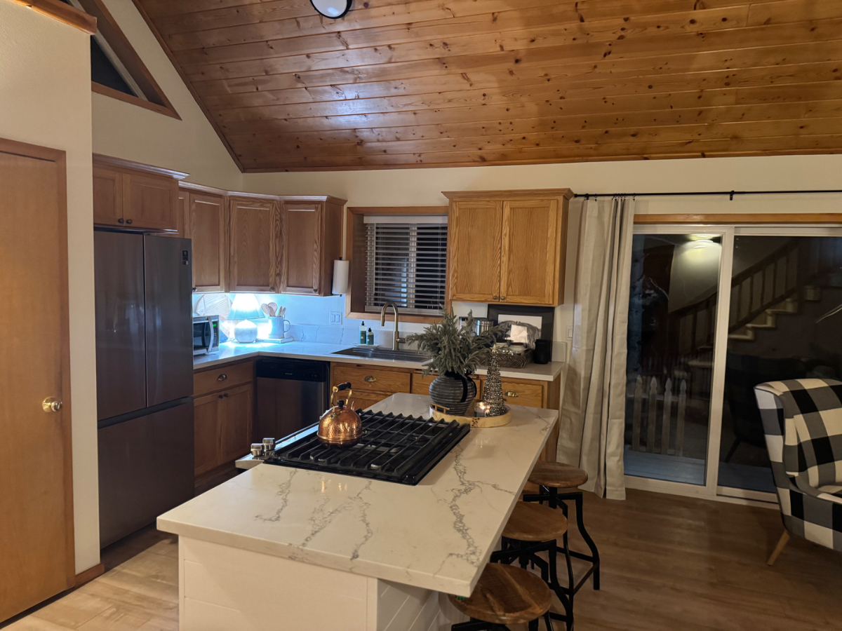 Fully Furnished Country Cottage - Mid-Term Rental - Horse Friendly Option & Pet Friendly - Photo 4