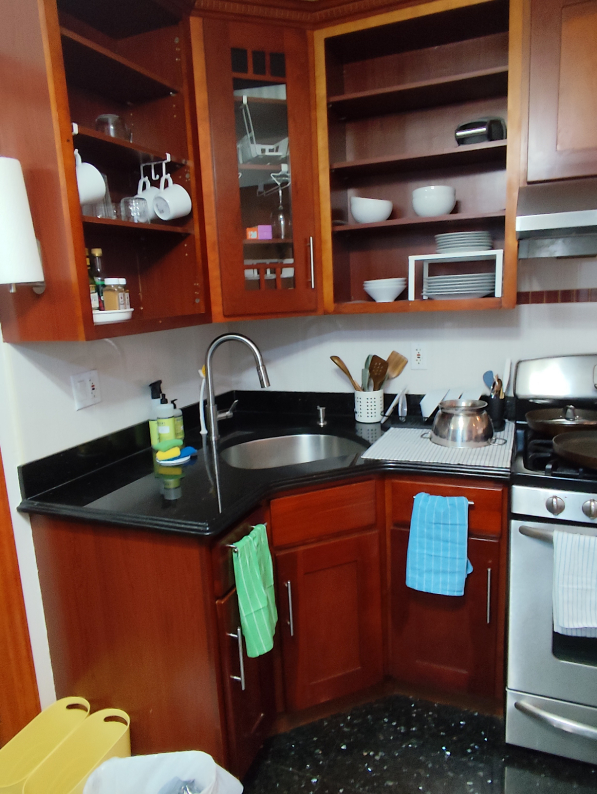 Fully Furnished 1BR Condo /Utilities Included /5 Min to 7 Train & LIRR - Photo 8