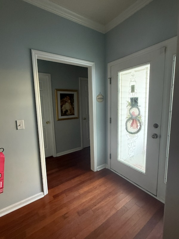 Comfortable Room with Gym, Sunroom, and All Utilities Included - Photo 2