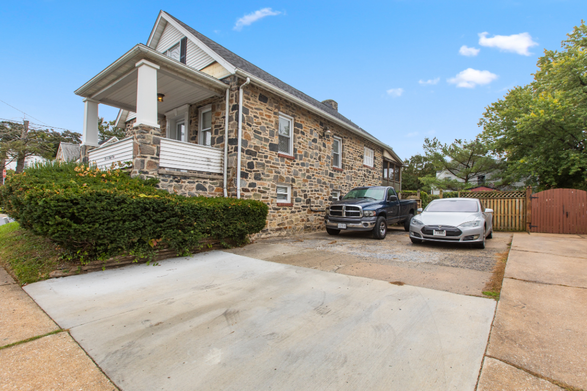 Catonsville Manor Stone Cape Cod - Photo 2