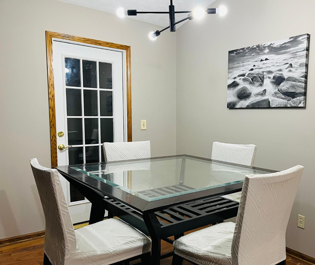 Furnished 3BR Near Hospital / Pet Friendly / Garage - Photo 2