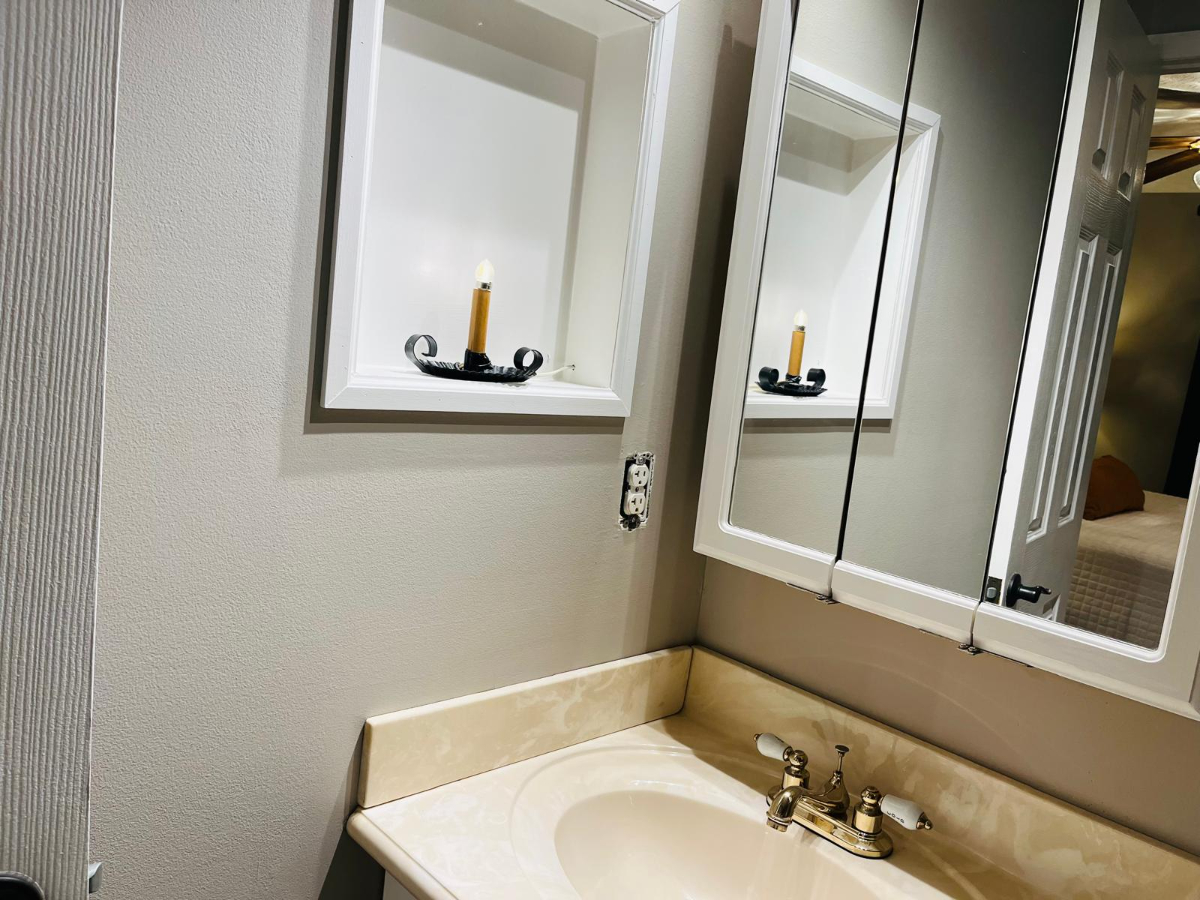 Furnished 3BR Near Hospital / Pet Friendly / Garage - Photo 11