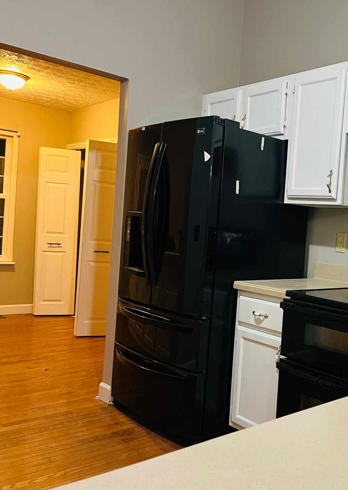 Furnished 3BR Near Hospital / Pet Friendly / Garage - Photo 9