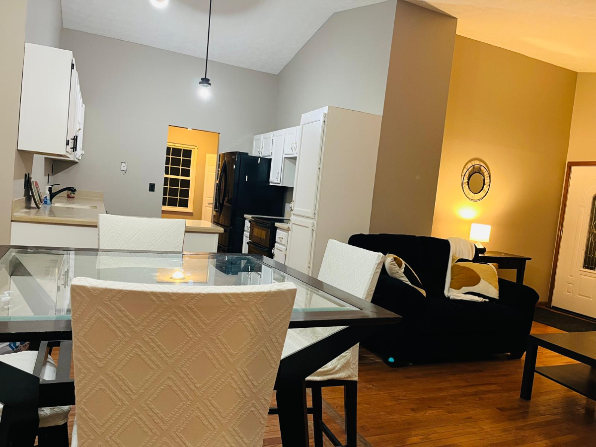 Furnished 3BR Near Hospital / Pet Friendly / Garage - Photo 10