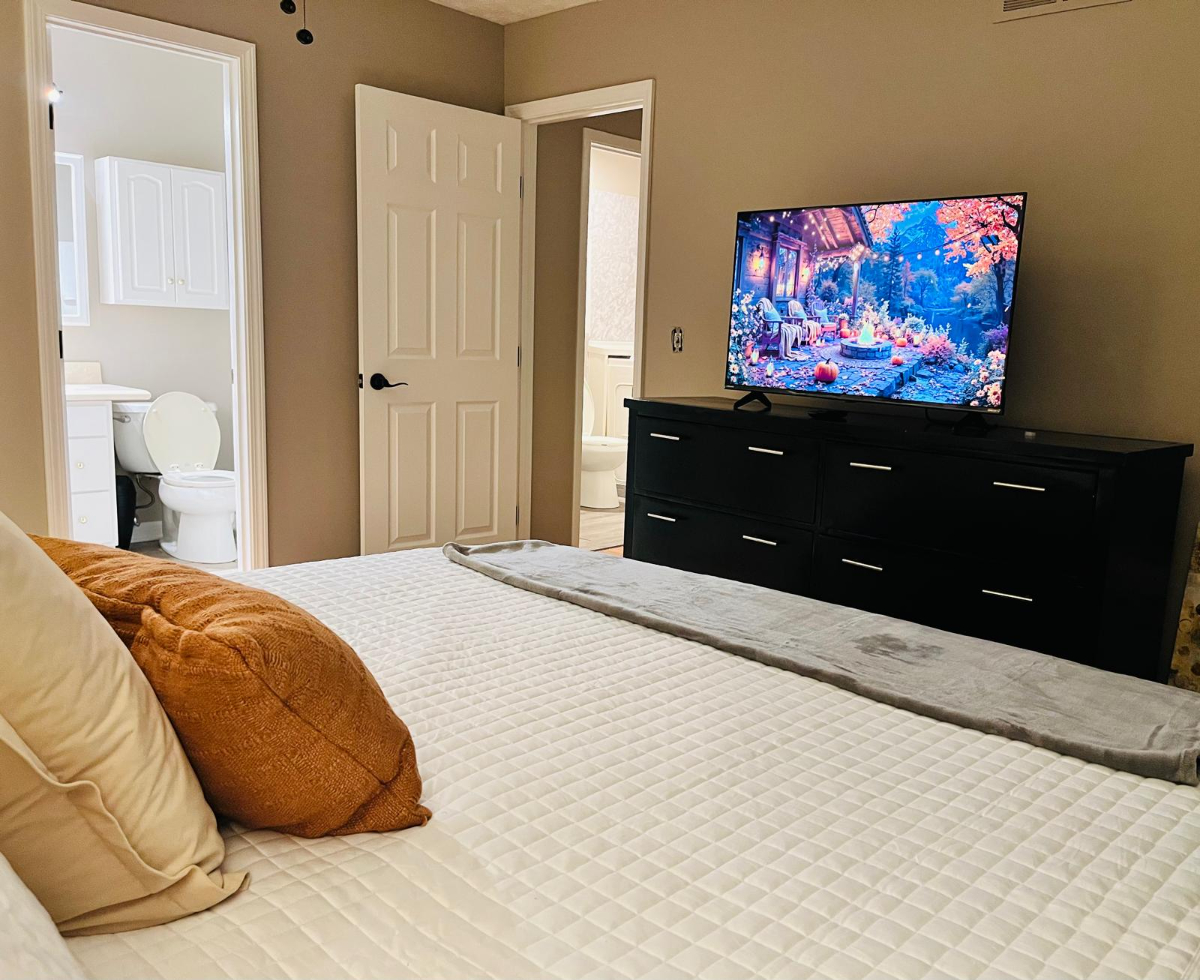 Furnished 3BR Near Hospital / Pet Friendly / Garage - Photo 4
