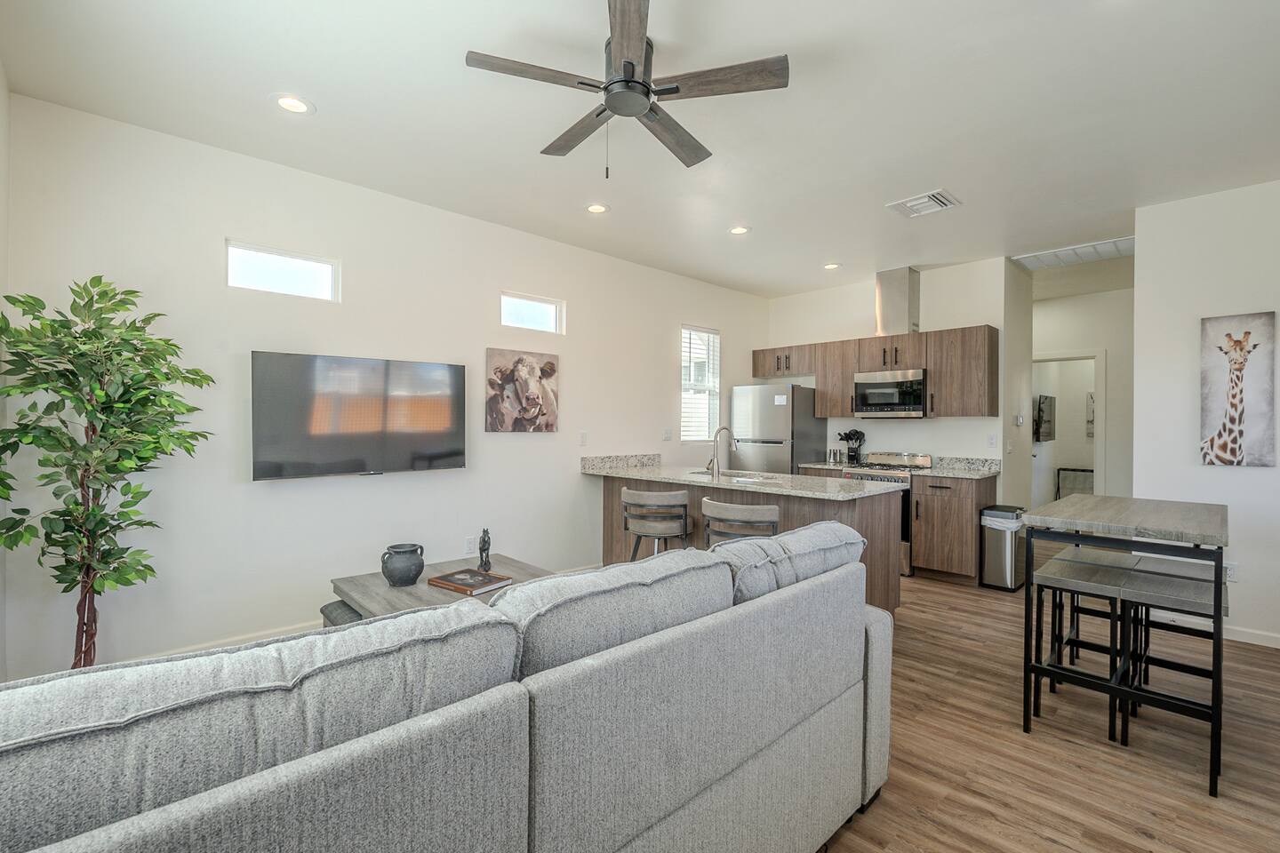 Modern Updated Central Bungalow - Photo 4