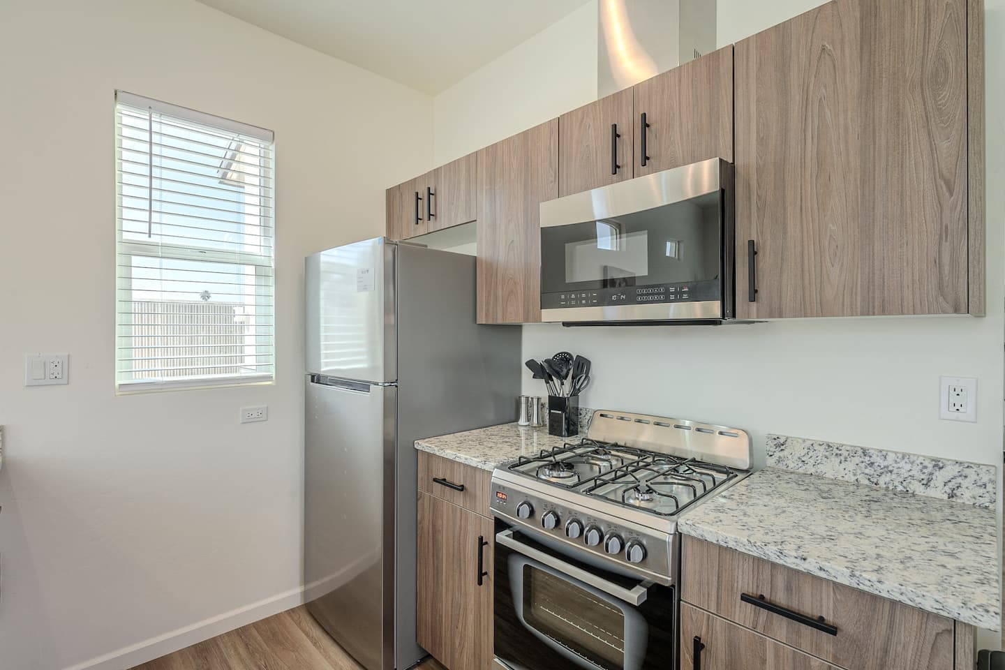 Modern Updated Central Bungalow - Photo 10