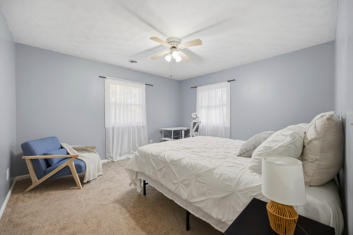 Quiet, Well-Kept Rooms for Rent in Irondequoit - Ideal for Professionals & Students - Photo 7