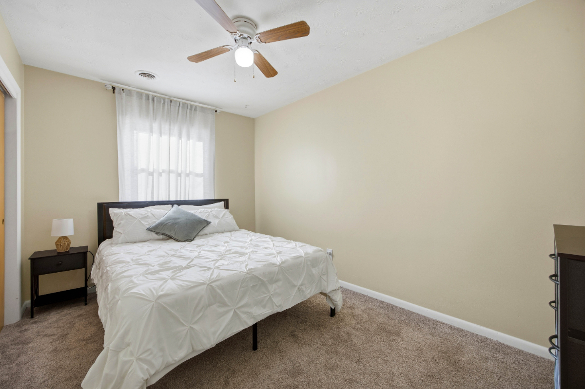 Quiet, Well-Kept Rooms for Rent in Irondequoit - Ideal for Professionals & Students - Photo 11