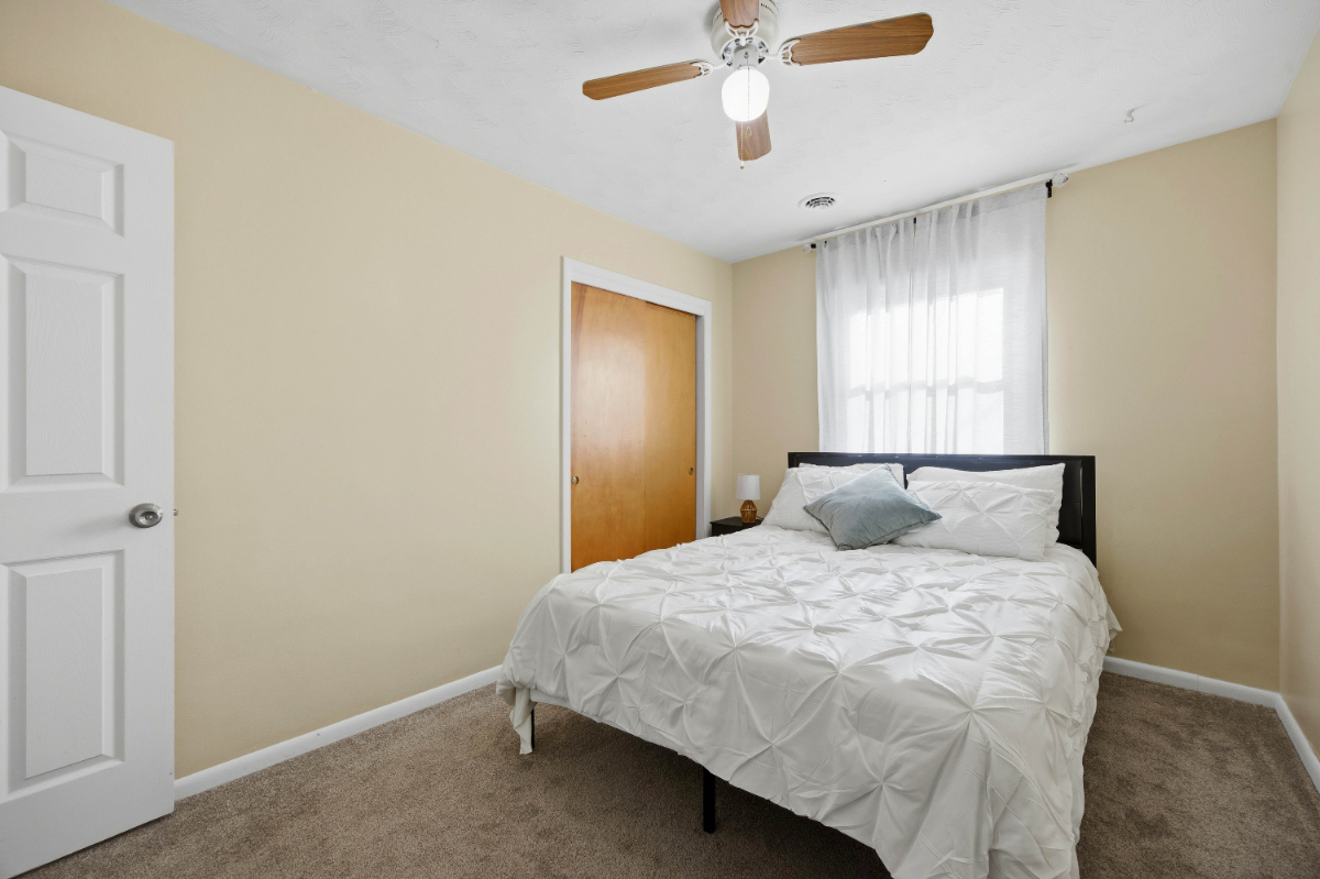Quiet, Well-Kept Rooms for Rent in Irondequoit - Ideal for Professionals & Students - Photo 12