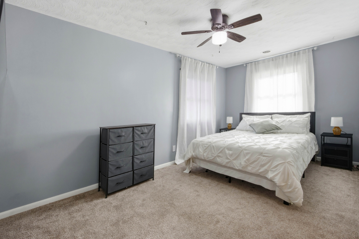 Quiet, Well-Kept Rooms for Rent in Irondequoit - Ideal for Professionals & Students - Photo 8