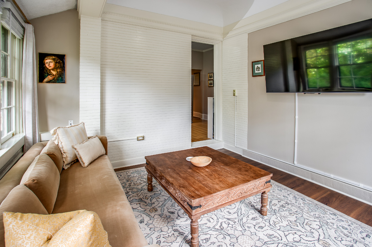 Private Suite Steps from Park and East Ave - Photo 3