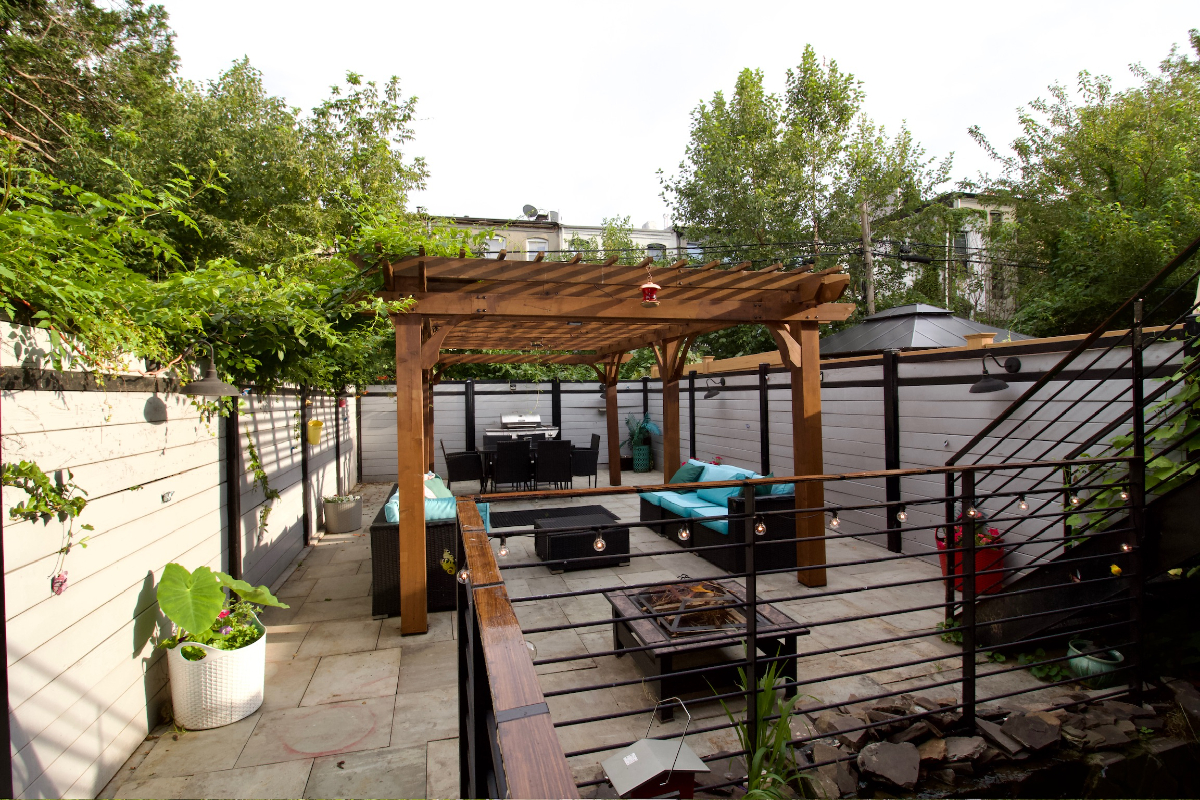 The Cäz - 1BD/2BTH Brooklyn Townhome with Waterfall + Backyard - Photo 3