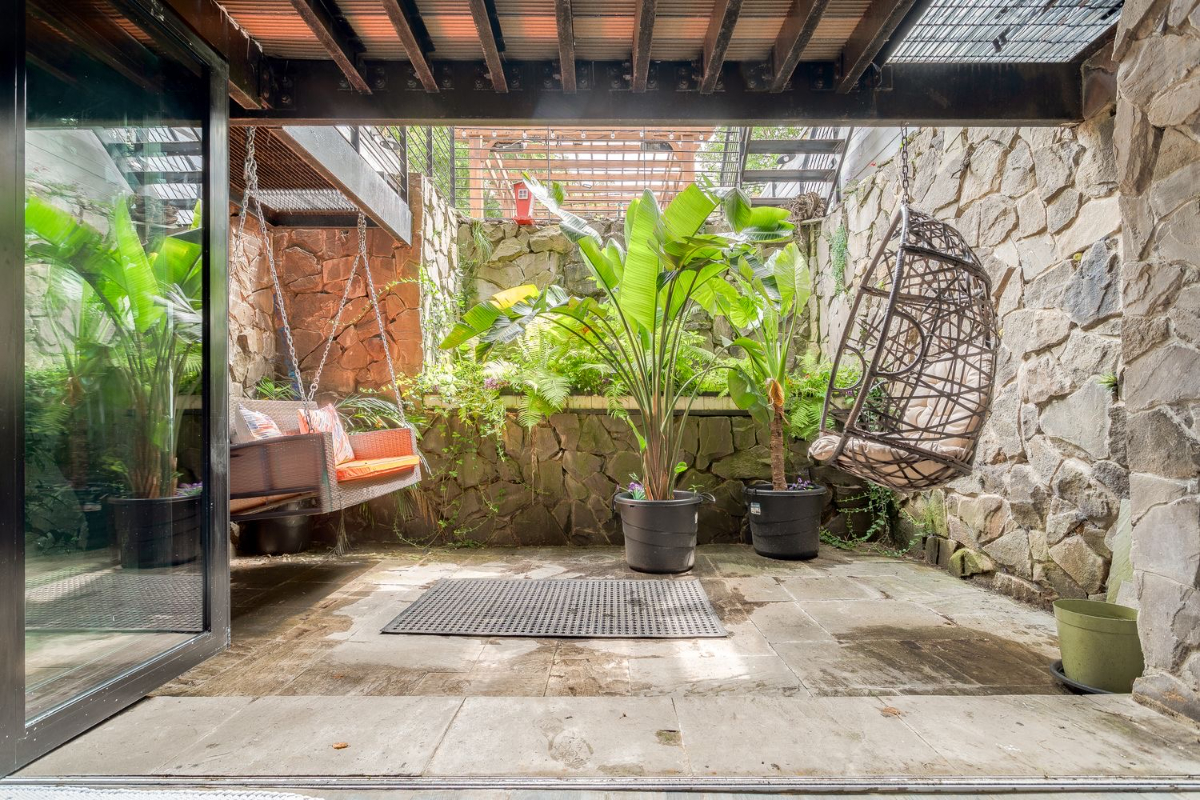 The Cäz - 1BD/2BTH Brooklyn Townhome with Waterfall + Backyard - Photo 4