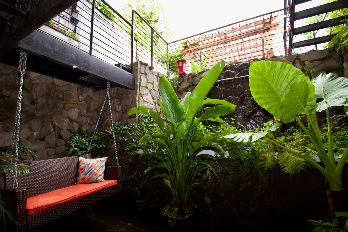 The Cäz - 1BD/2BTH Brooklyn Townhome with Waterfall + Backyard - Photo 10