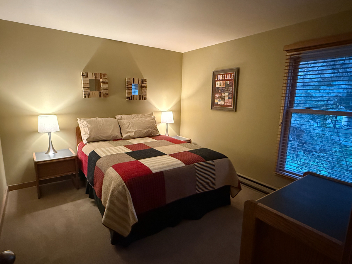 New Listing - Mt Bachelor Village 2 Bed/2 Bath with laundry, hot tub and river trail access - Photo 3