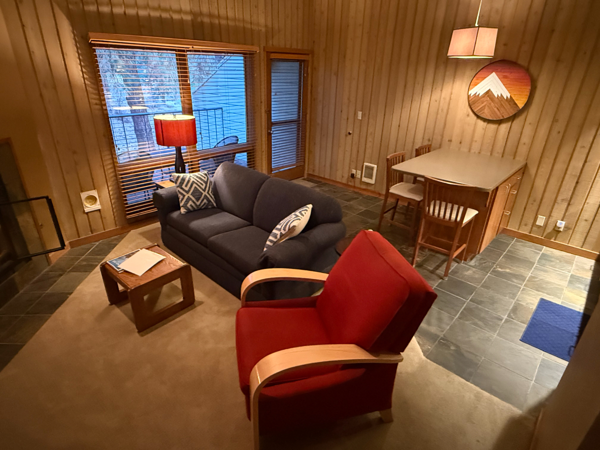 New Listing - Mt Bachelor Village 2 Bed/2 Bath with laundry, hot tub and river trail access - Photo 2