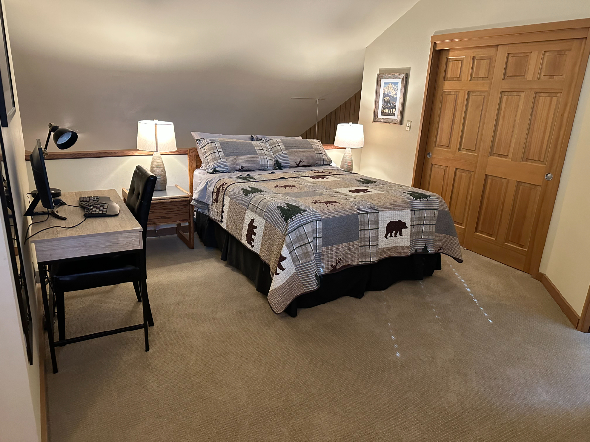 New Listing - Mt Bachelor Village 2 Bed/2 Bath with laundry, hot tub and river trail access - Photo 4
