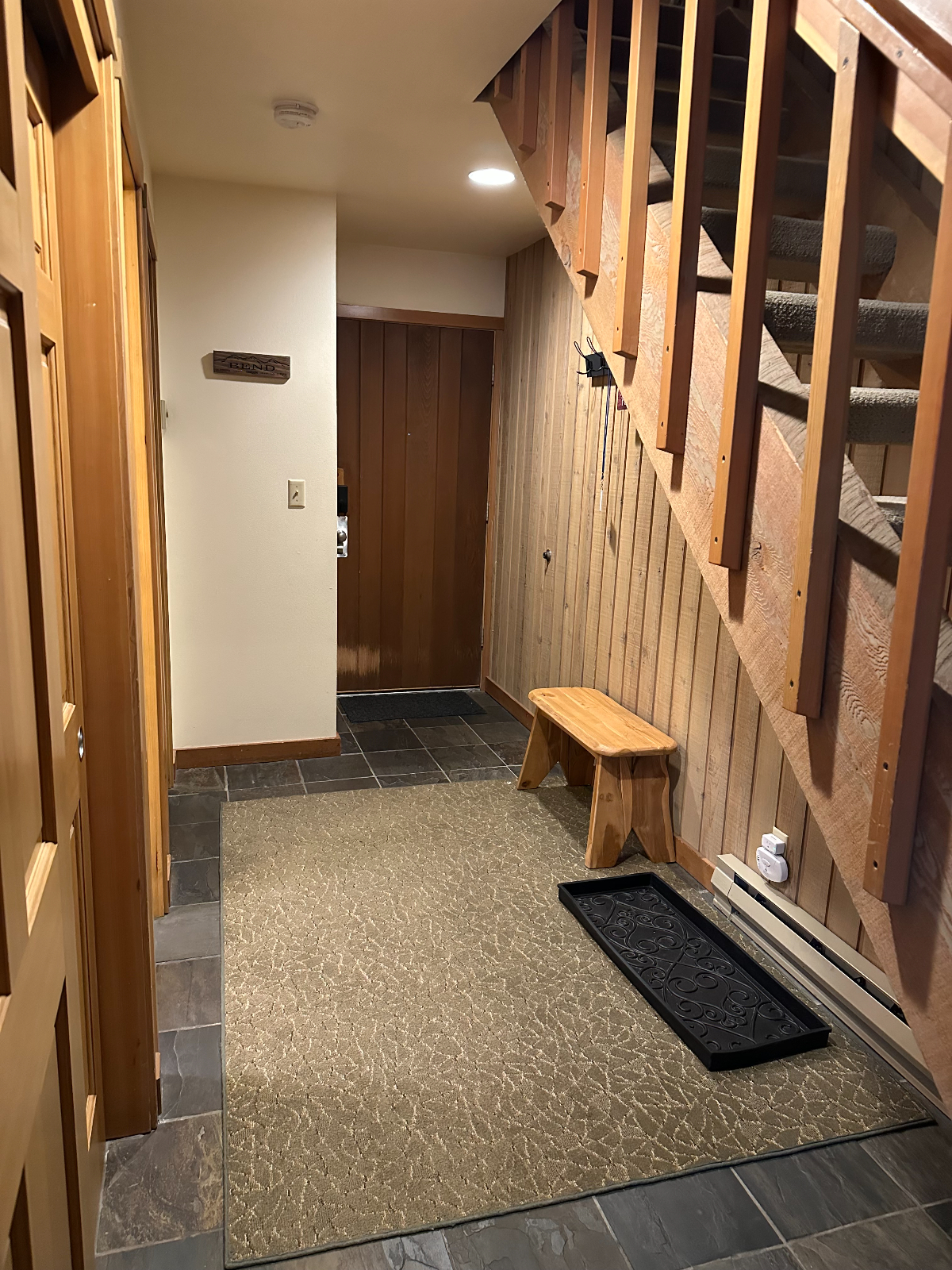 New Listing - Mt Bachelor Village 2 Bed/2 Bath with laundry, hot tub and river trail access - Photo 5