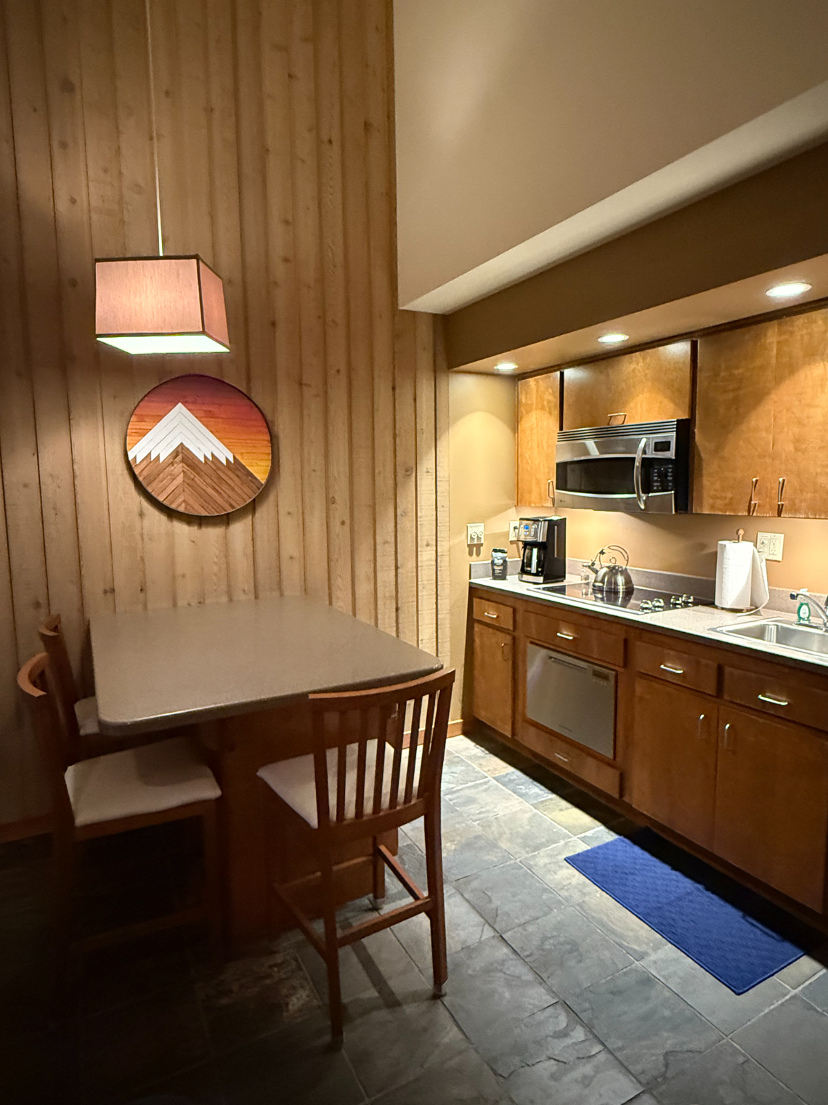 New Listing - Mt Bachelor Village 2 Bed/2 Bath with laundry, hot tub and river trail access - Photo 6
