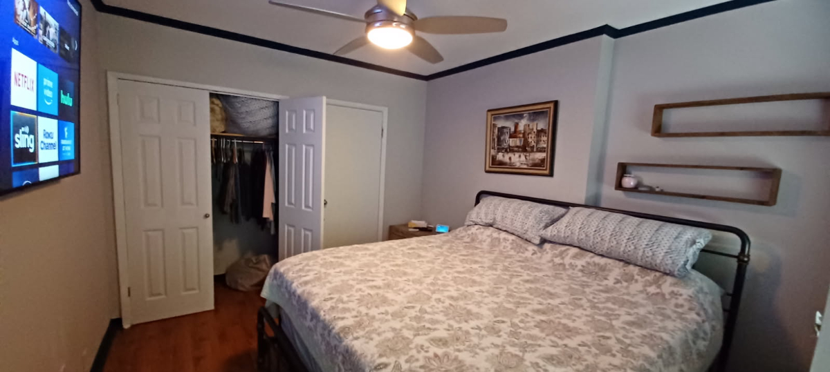 Inviting Top-Floor Apartment Within Walkable Distance From Major Hospitals And Central Park - Photo 11