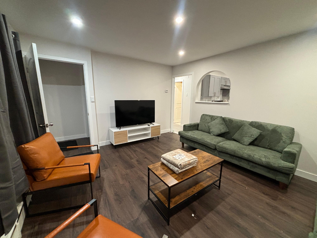 4 bedroom 2 bath house in Medford, Perfect for families looking for short term stay or for travellin - Photo 5