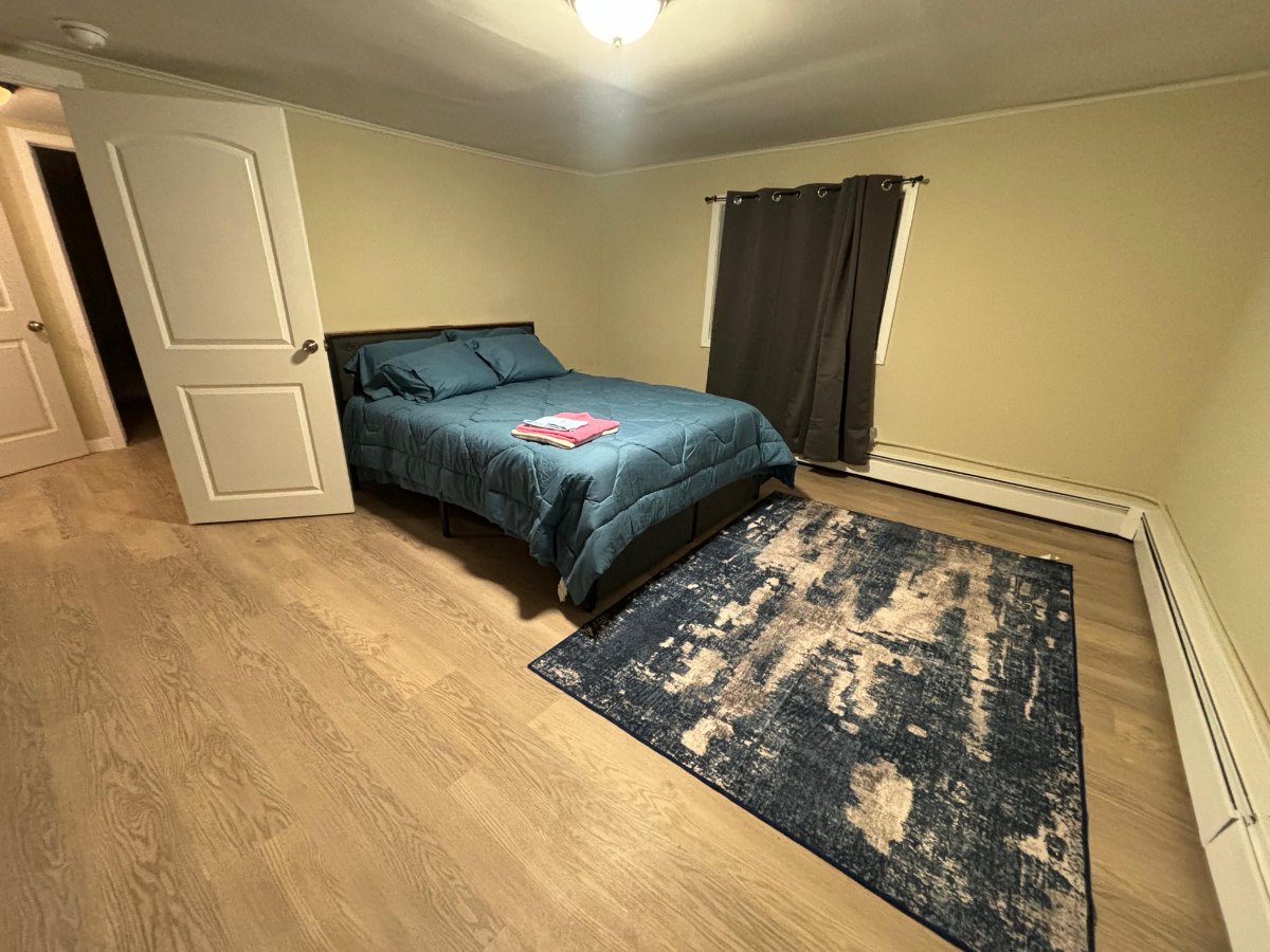 4 bedroom 2 bath house in Medford, Perfect for families looking for short term stay or for travellin - Photo 10