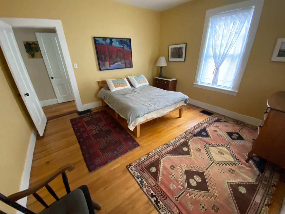 Beautiful light filled apartment - Photo 2