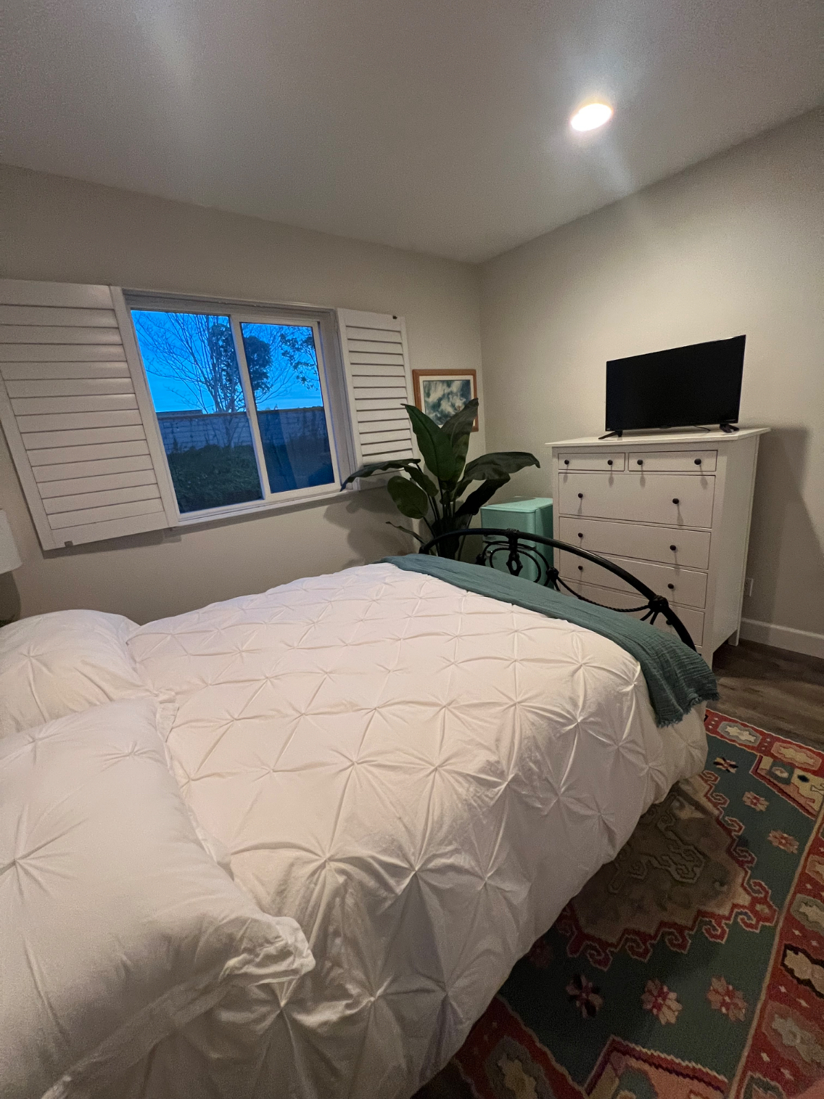 1 Bedroom/1 Bathroom Apartment 3 miles from beach in quiet safe neighborhood - Photo 5