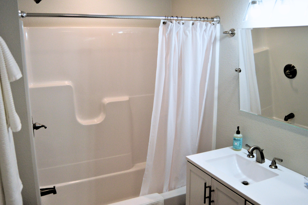 2 Bed, 1 Bath 1st Floor Apartment - Photo 3