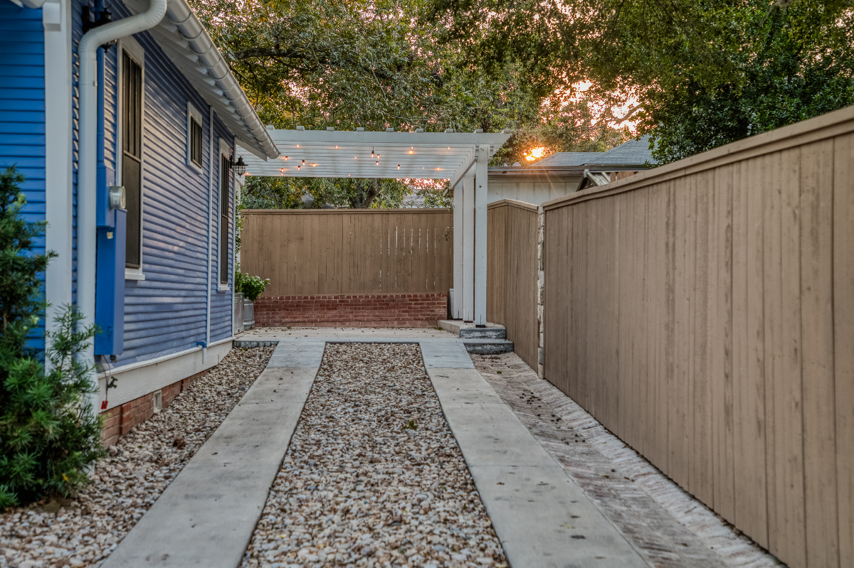 Bluebonnet Bungalow - Photo 4