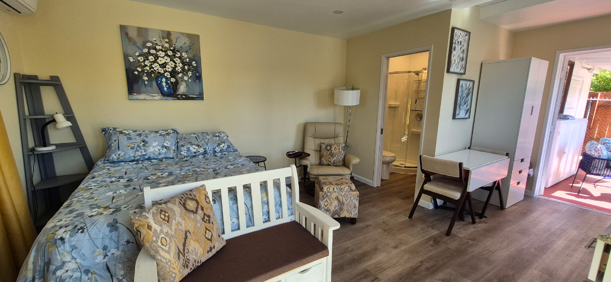 Cozy Stand Alone Studio Apartment with patio - Photo 1