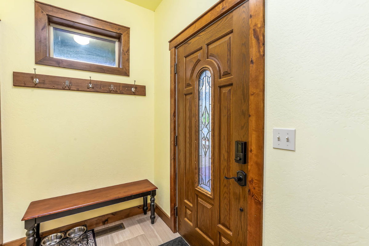 Pet Friendly Newport Avenue Cottage - Photo 1