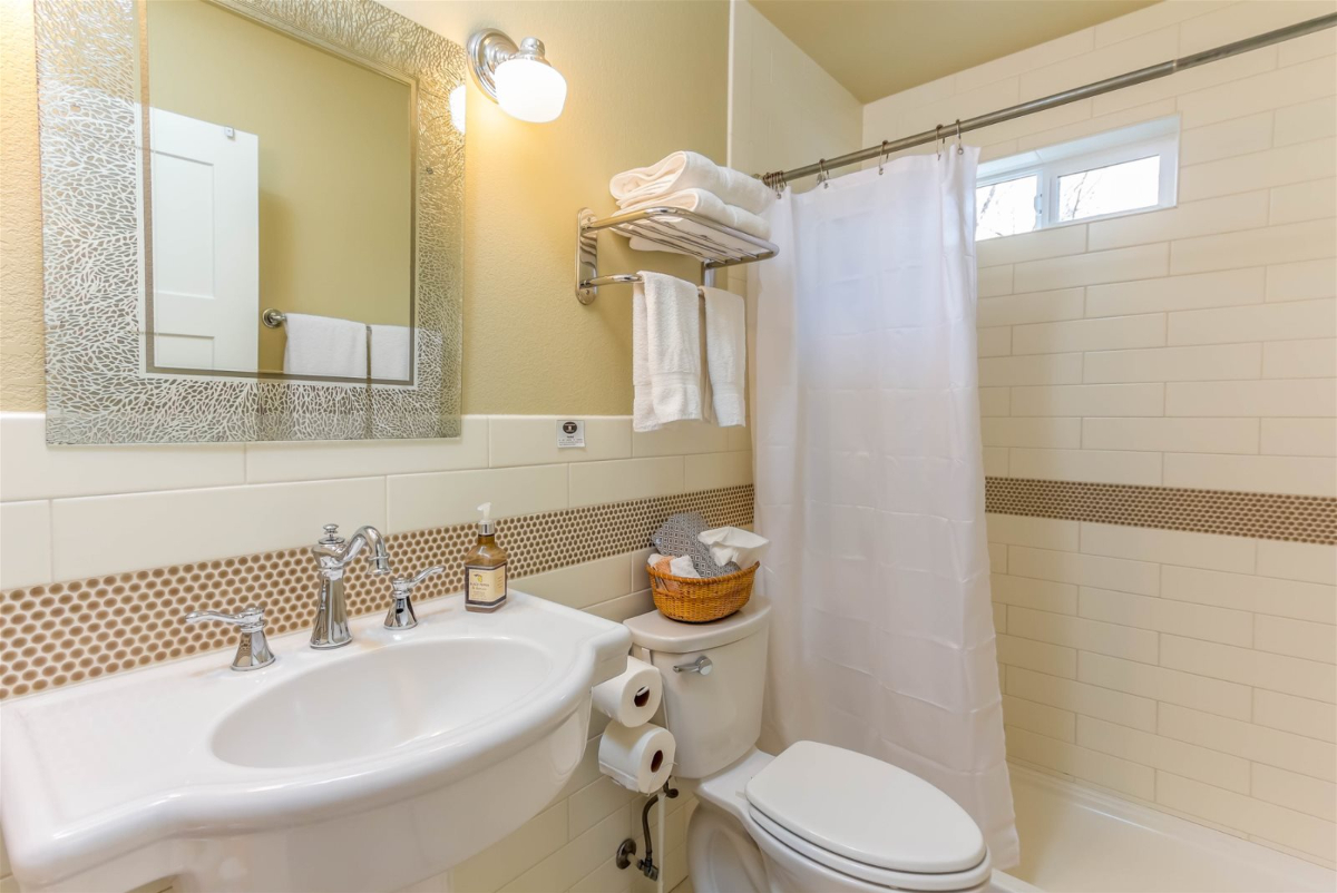 Westside Bend ADU, Walkable , Available February - Photo 4