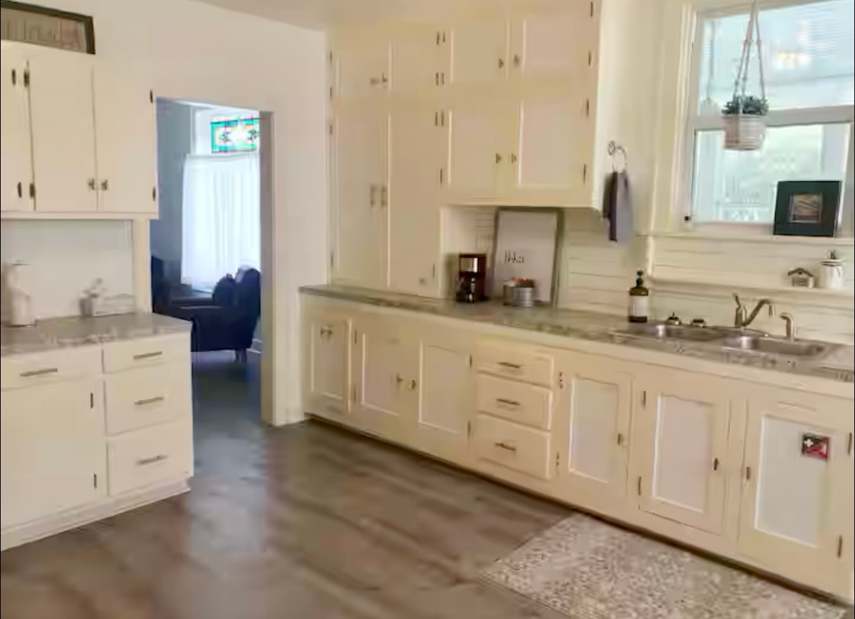 Private Furnished Home for Traveling Professional - Photo 9
