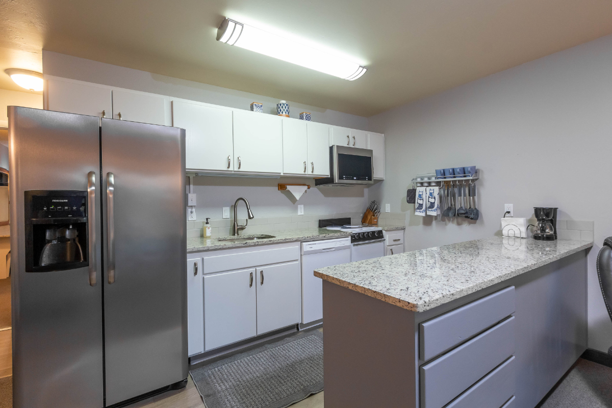 Wall Street, Riverfront Condo, 1 bed, 2 bath - Photo 2