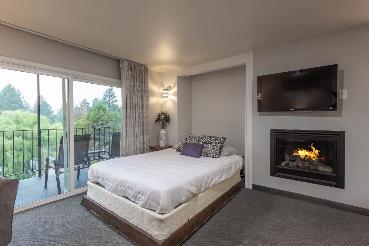 Wall Street, Riverfront Condo, 1 bed, 2 bath - Photo 4