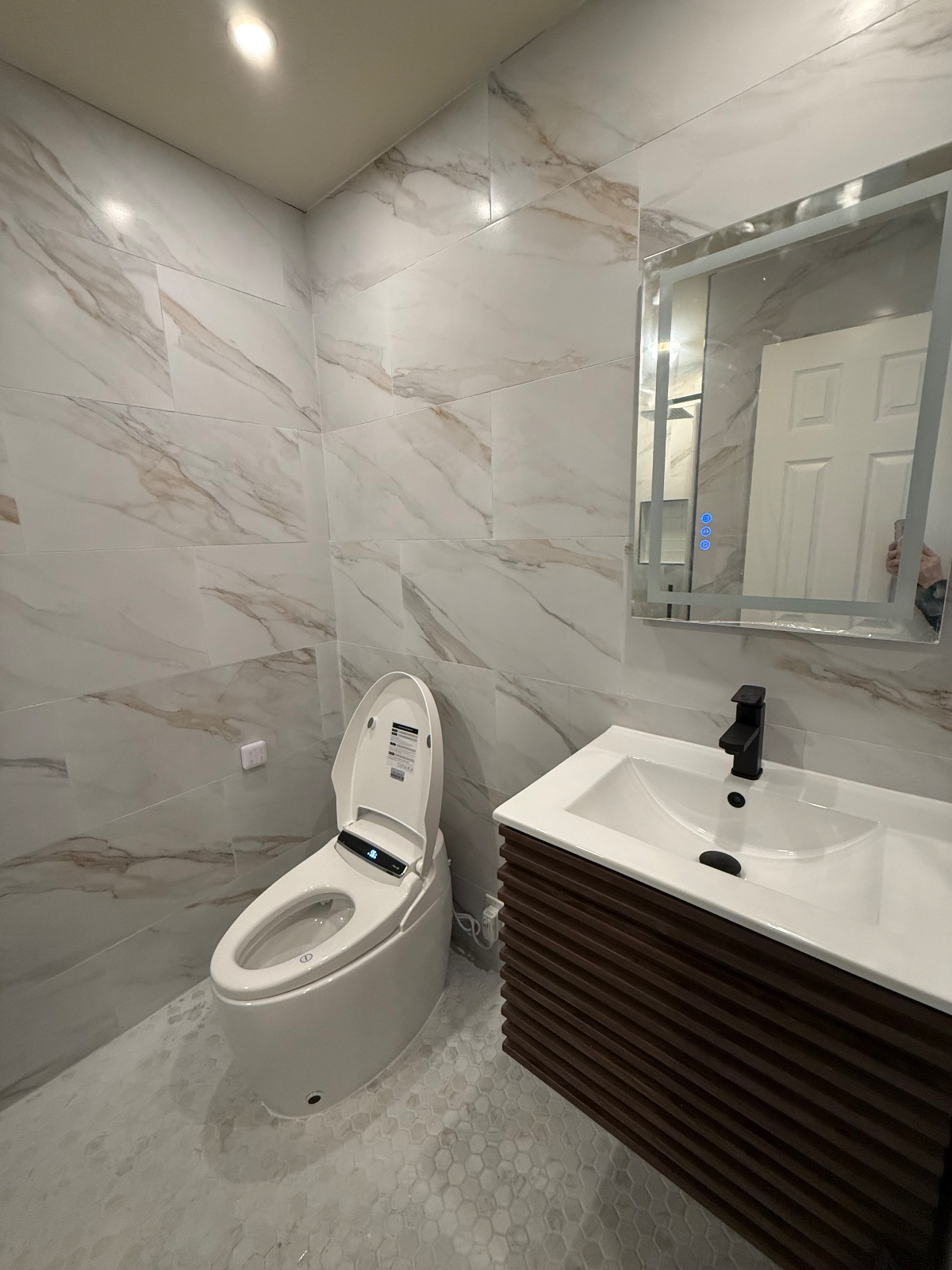 Serene Home in DC - Photo 11