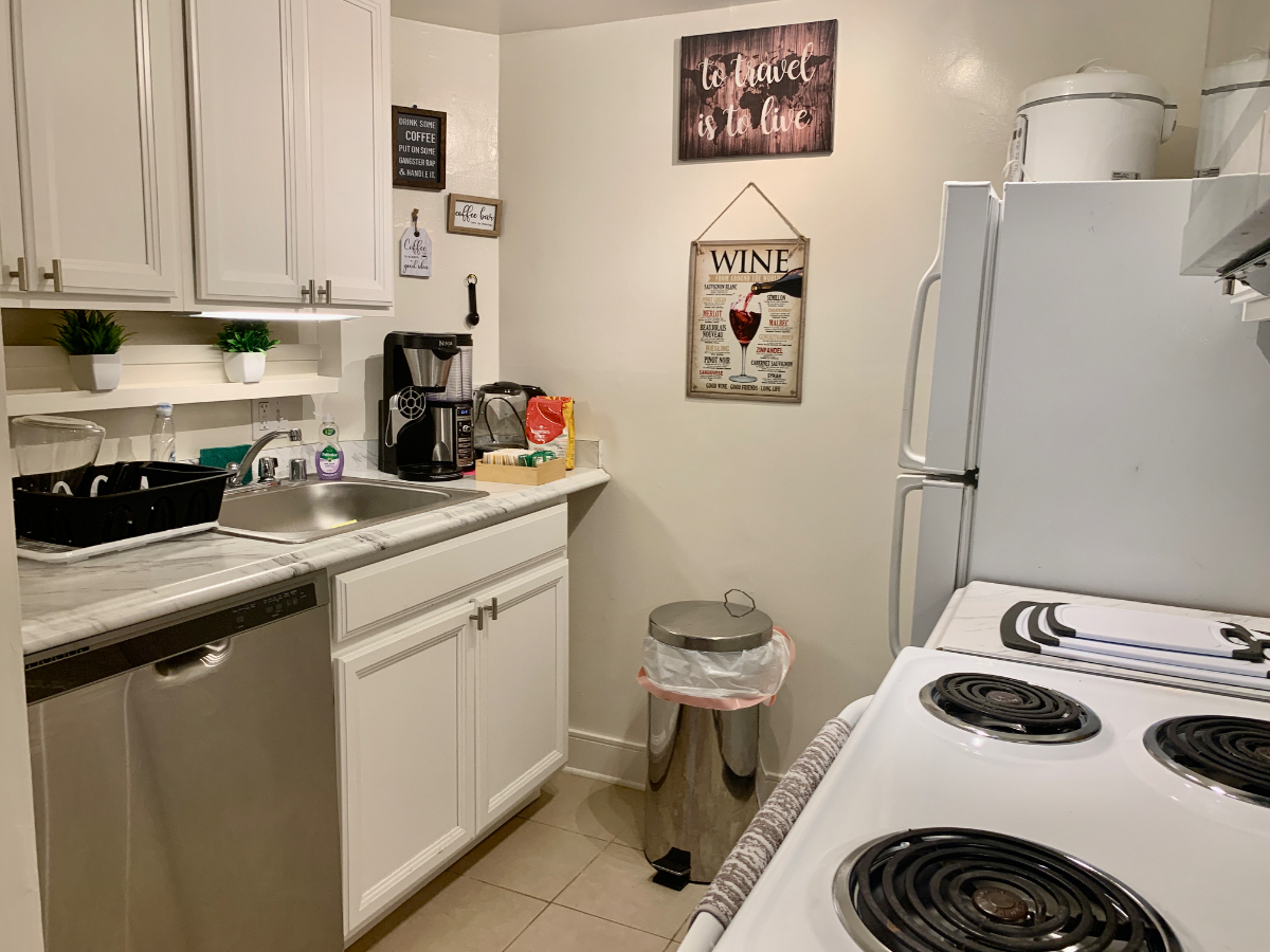 1BR English Basement Apt in the heart of Adams Morgan Meridian Hill.. Walk everywhere - Photo 9