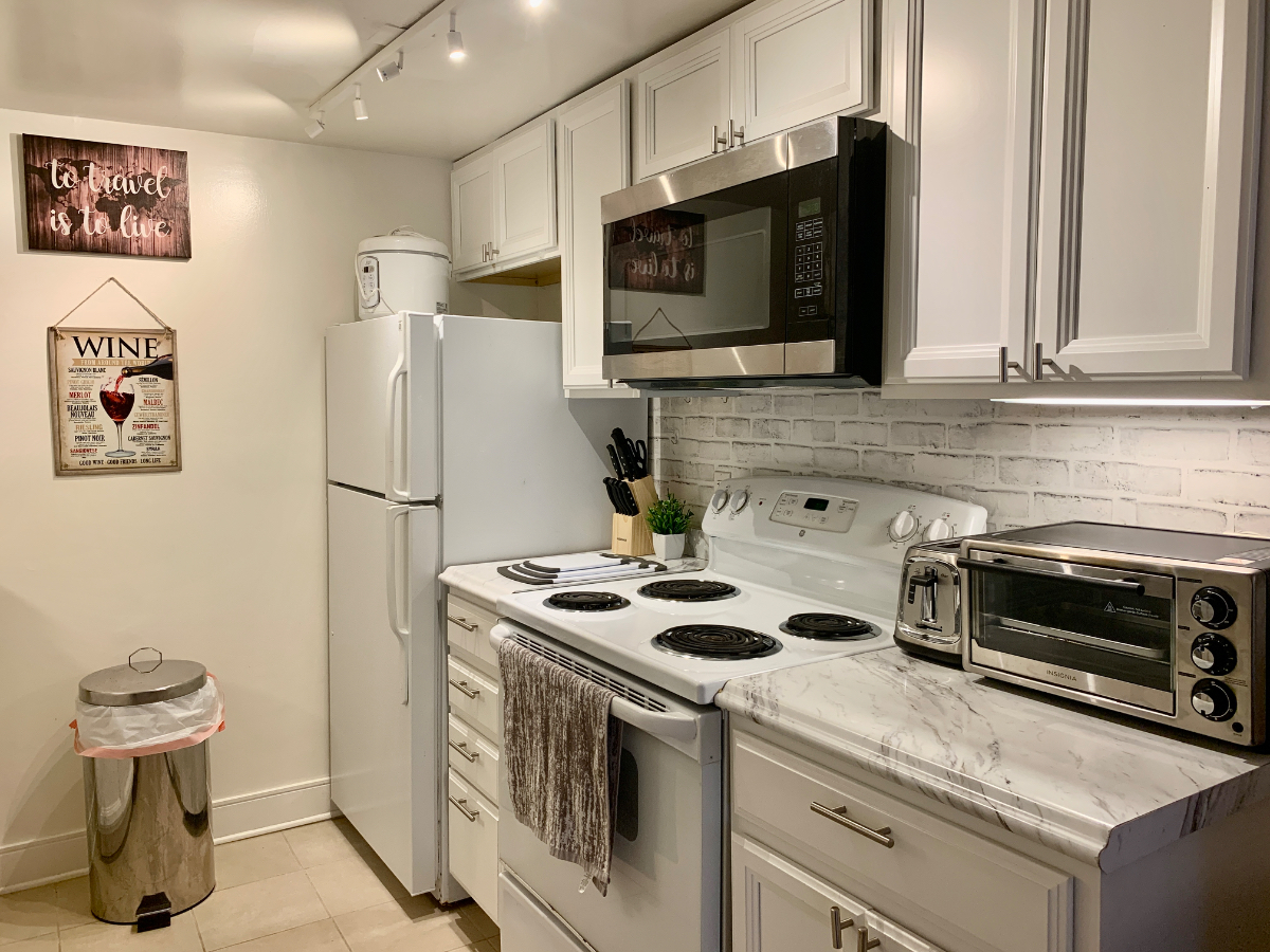 1BR English Basement Apt in the heart of Adams Morgan Meridian Hill.. Walk everywhere - Photo 10
