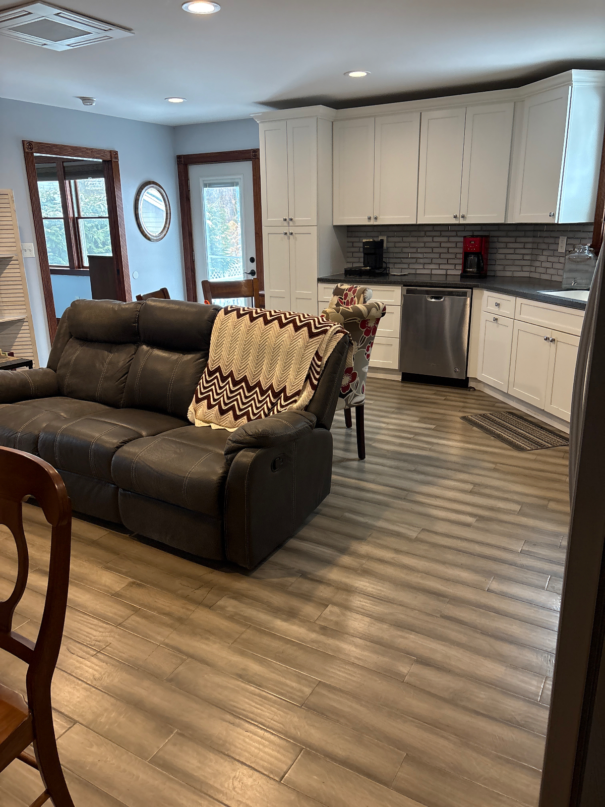 Downtown 1BR Apt/Eat in Kitchen/Living Area/Ensuite Bathroom with Separate Entrance - Photo 1